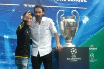 Fan Việt đua nhau chụp ảnh “tự sướng” cùng Robert Pires