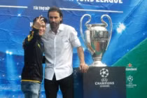 Fan Việt đua nhau chụp ảnh “tự sướng” cùng Robert Pires