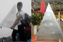 Phượt thủ nhấc bổng cột mốc trên đỉnh Fansipan gây bức xúc