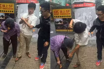 Phẫn nộ nghịch tử xích cổ mẹ tâm thần lôi trên đường