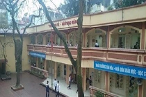 Cô giáo kích thích học trò tát nhau trên bục giảng