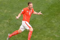 Thụy Sĩ 2 - 1 Ecuador: Lội ngược dòng trong phút bù giờ