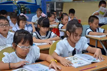 Đấu thầu viết sách giáo khoa để phá bỏ độc quyền