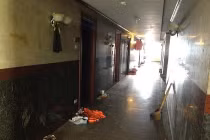 Cầu thủ Ninh Bình ở nhếch nhác trong khách sạn 5 sao