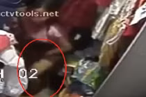 Nữ quái 3 lần trộm đồ, 2 lần giấu vào “vùng kín“