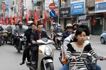 Nam thanh nữ tú phớt lờ CSGT, không đội mũ bảo hiểm