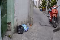 Bé sơ sinh bị bóp cổ, bỏ túi nilông... vứt rác