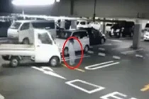 Xôn xao clip ma nữ xuất hiện ở bãi đỗ xe