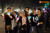 Giới trẻ quậy tưng bừng đêm Hà Nội tắt đèn