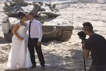 Những đám cưới vùng chiến sự lay động dân mạng quốc tế