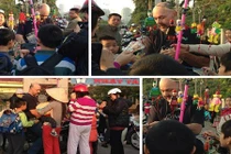 Ông Tây đẹp trai bán hàng rong làm dân mạng phát sốt