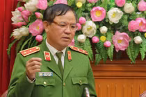 Trung tướng Trần Văn Vệ: Không bỏ chứng minh nhân dân