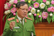 Trung tướng Trần Văn Vệ: Không bỏ chứng minh nhân dân