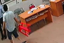Nữ bác sĩ bị đánh: Chủ tịch phường cầm ghế là đồng phạm