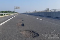 Bộ GTVT lên tiếng vụ cao tốc 34.000 tỷ chi chít ổ gà