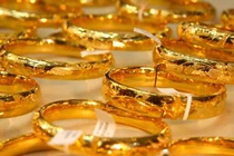 Giá vàng hôm nay 11/10: Áp lực quá lớn, dồn vàng xuống đáy