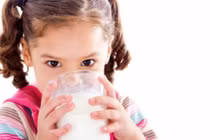 Con dễ lùn vì cha mẹ tự bổ sung canxi