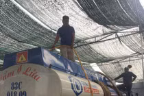 Đột kích kho rút ruột xăng dầu ở vùng ven TP.HCM