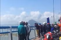 Nam thanh niên giả nhảy cầu tự tử để câu like trên mạng xã hội