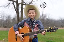 Cậu bé 11 tuổi "gây bão" mạng chỉ sau một clip đứng hát