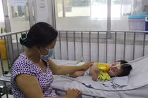 Báo động lây nhiễm bệnh tay-chân-miệng