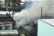 Cháy lớn thiêu rụi nhiều nhà dân ở TP HCM