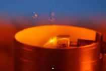 Cận cảnh công việc chế tác kim cương siêu tỉ mỉ