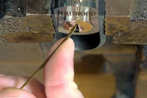 Khó tin thủ thuật mở khóa chỉ với 2 chiếc cặp tăm