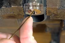 Khó tin thủ thuật mở khóa chỉ với 2 chiếc cặp tăm