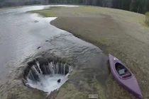 Sự thật khó tin về hồ nước biến mất hàng năm