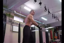 Chàng trai múa song kiếm điệu nghệ hơn phim chưởng Hồng Kông 