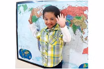 Khâm phục cậu bé 2 tuổi thuộc lòng bản đồ thế giới