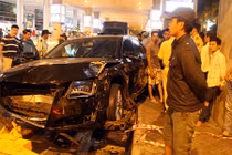 Video hiện trường Audi của Hà Hồ đại náo sân bay TSN