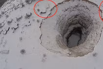 Hố tử thần sâu hơn 100m xuất hiện gần nhà dân