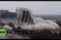 Xem tòa nhà 15 tầng đổ sập như trò xếp hình