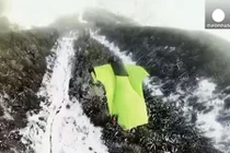 Lao mình xuống núi với vận tốc 170km/h bằng áo cánh dơi