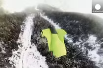 Lao mình xuống núi với vận tốc 170km/h bằng áo cánh dơi