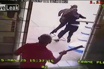 Cụ ông 64 tuổi tung chưởng đuổi cả toán cướp