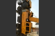 Xem cần cẩu ngã chổng vó vì quá tải