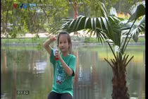 Bé gái biến thành hotgirl sau khi uống nước tăng lực