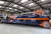 Kinh ngạc chiếc xe chạy nhanh nhất thế giới