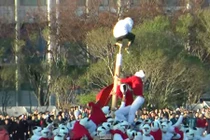 Cướp cờ - trò chơi khiến người xem điên đảo ở Nhật