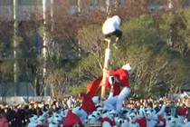 Cướp cờ - trò chơi khiến người xem điên đảo ở Nhật