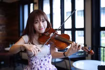 Tuyệt phẩm violin "Chắc ai đó sẽ về" của hotgirl xinh đẹp