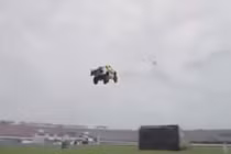 Xem ô tô bay, tiếp đất như phi cơ chuyên dụng