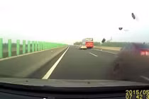 Pha tai nạn khó tin như cảnh phim “Fast and Furious” 