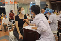 Thấy gì từ Hà Nội “test” COVID-19, tiêm chủng thần tốc?