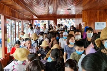 Biển người chen chân đi chùa Tam Chúc: Chính quyền địa phương… vô trách nhiệm?