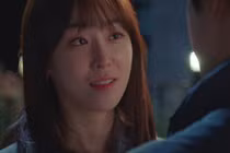 Chị tôi tát một cái trời giáng bạn gái tôi khi lần đầu ra mắt 