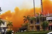 Phát hoảng đám khói vàng nghệ lớn bao phủ một phần KCN Phúc Điền